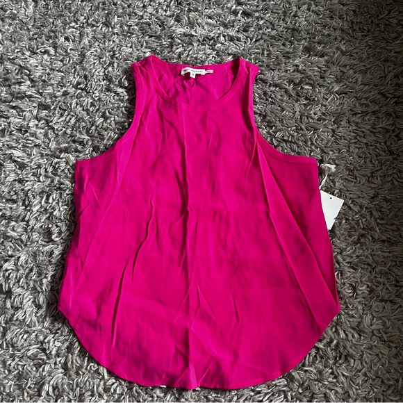 Good American Tops - GOOD AMERICAN
Good Touch Cutaway Woven Tank In Hawiian Pink size 0